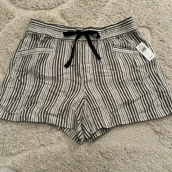 NWT Gap striped drawstring shorts - Picture 1 of 3
